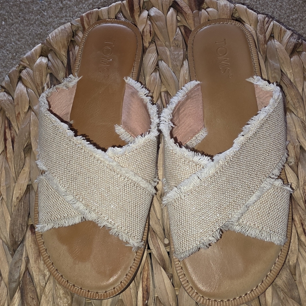 TOMS Rafia Sandals Size 6